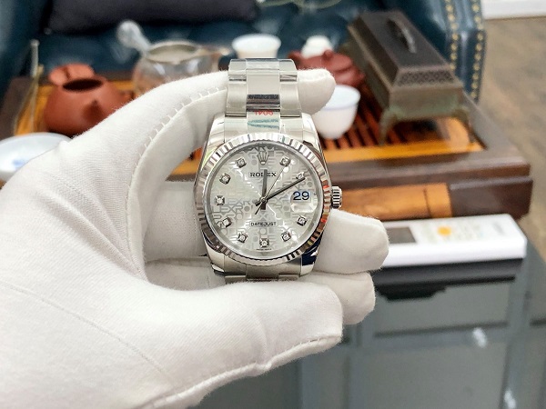 Một chiếc đồng hồ Rep của Rolex cũng có giá cả trăm triệu đồng