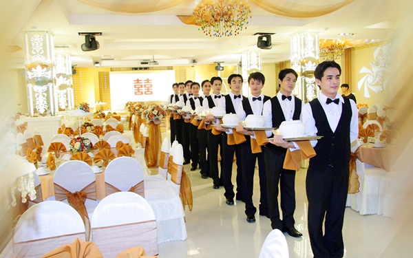 Nhân viên phục vụ cho các sự kiện, tiệc cưới, hội nghị