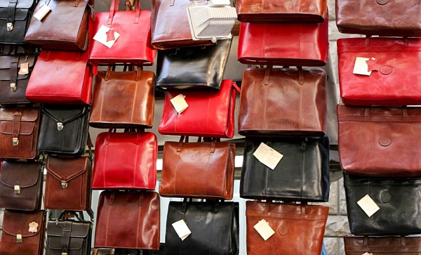 Các loại túi xách tại chợ đầu mối 