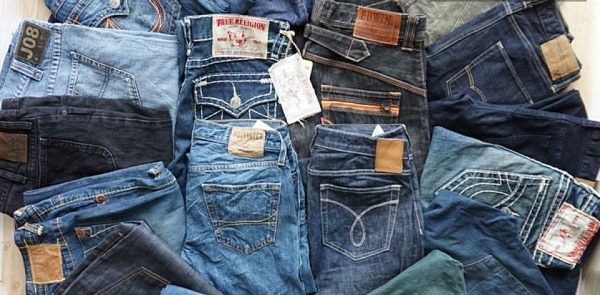 Hàng quần jean tại chợ 