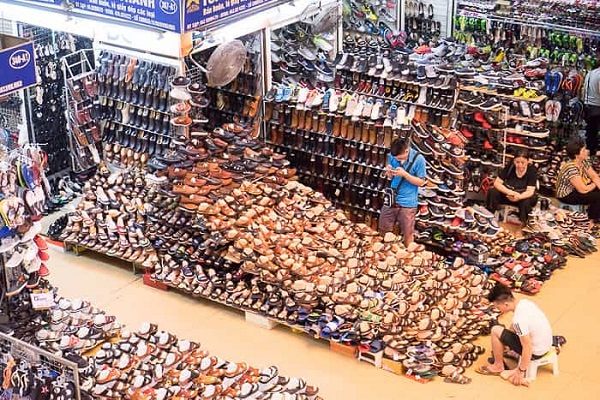 Nguồn sỉ giày dép tại các chợ 