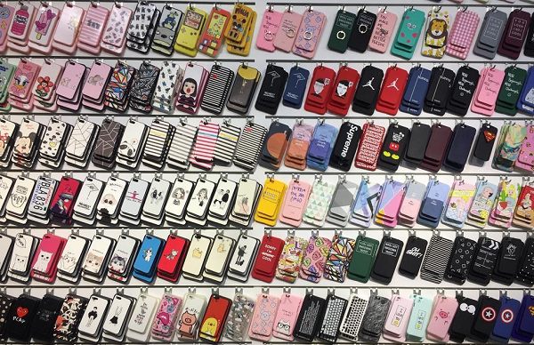 Nguồn sỉ phụ kiện điện thoại tại các chợ
